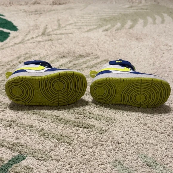 Nike Kids Sneakers in Blue and Neon Yellow - Picture 5 of 5
